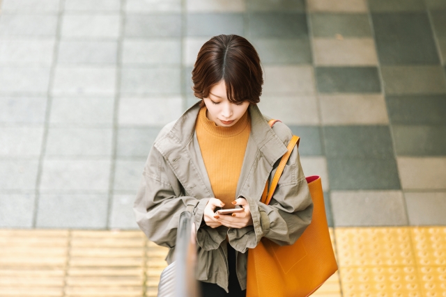 iPhone画面割れの放置が危険な理由